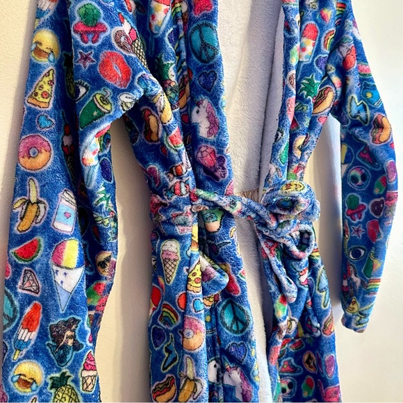 🦄Top Trenz🦄Fuzzy Robe🦄size 10-12 - Picture 3 of 7